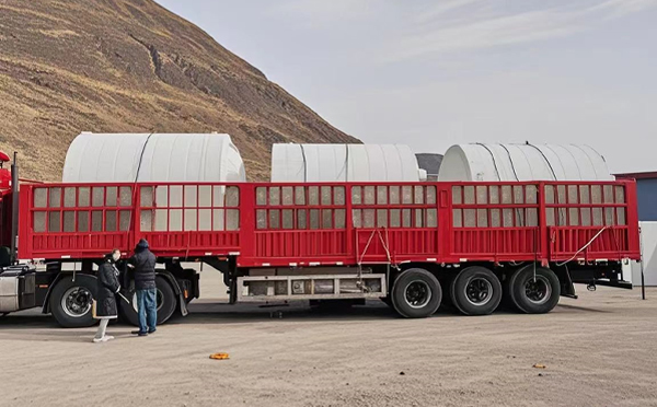 甘肃塑料桶装车完毕准备运输中