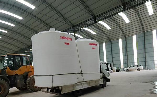 特加厚甘肃塑料大桶装车运输交付实录 特加厚甘肃塑料大桶装车运输交付实录